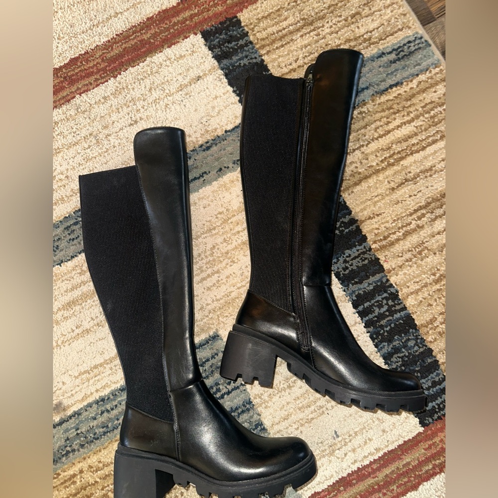 Black Knee-High Boots with Chunky Heel - Picture 1 of 9